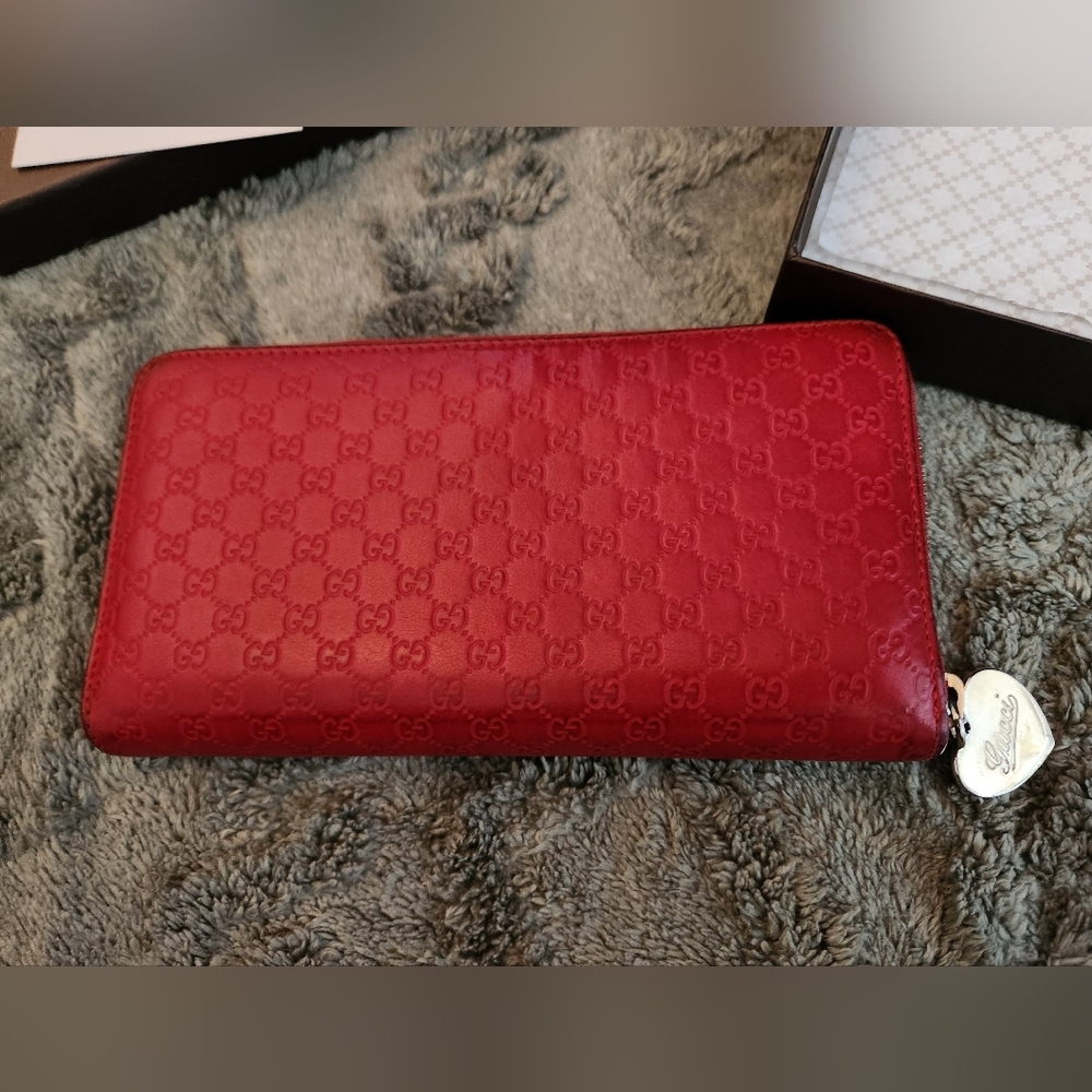 Gucci - MicroGuccissima Zippy Wallet